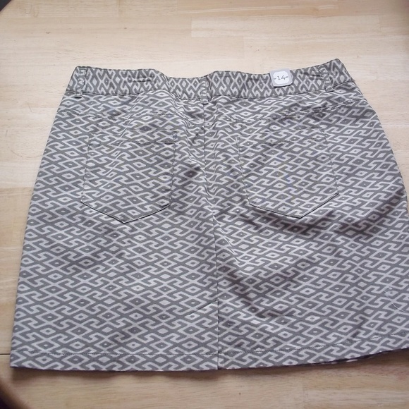 GAP Geometric Patterned Gray Skirt - Picture 4 of 5